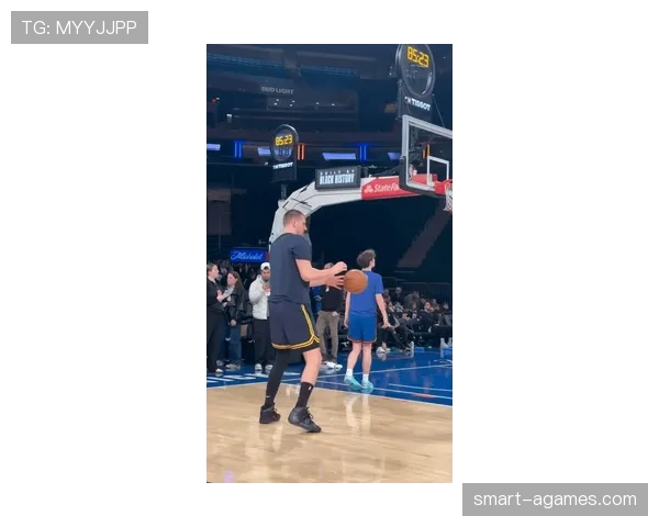 约基奇通过挡拆创造空位投篮，提升球队关键时刻效率