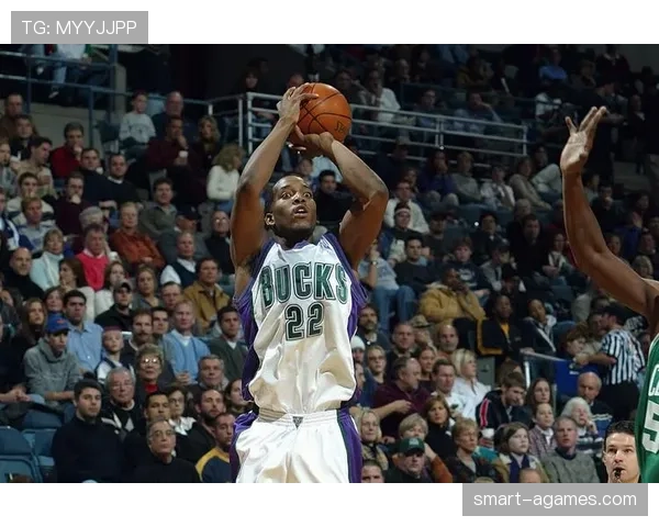 迈克尔·里德突破拉开防守空间提升关键回合得分效率